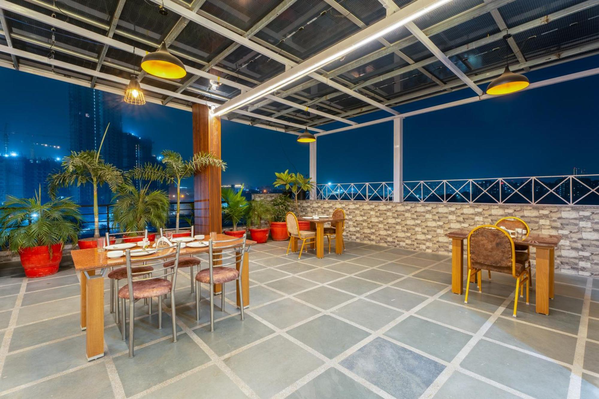 גורגאון Plum Tree Hotels מראה חיצוני תמונה