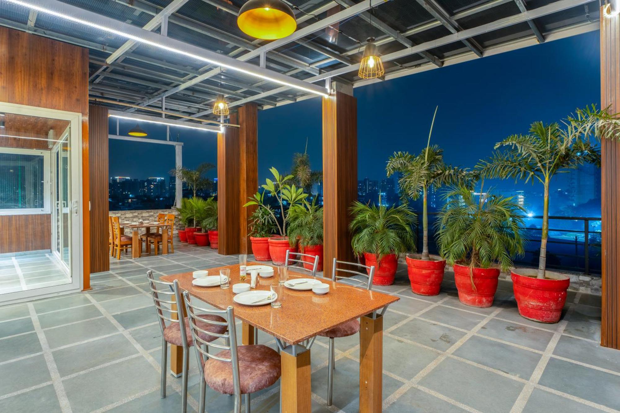 גורגאון Plum Tree Hotels מראה חיצוני תמונה