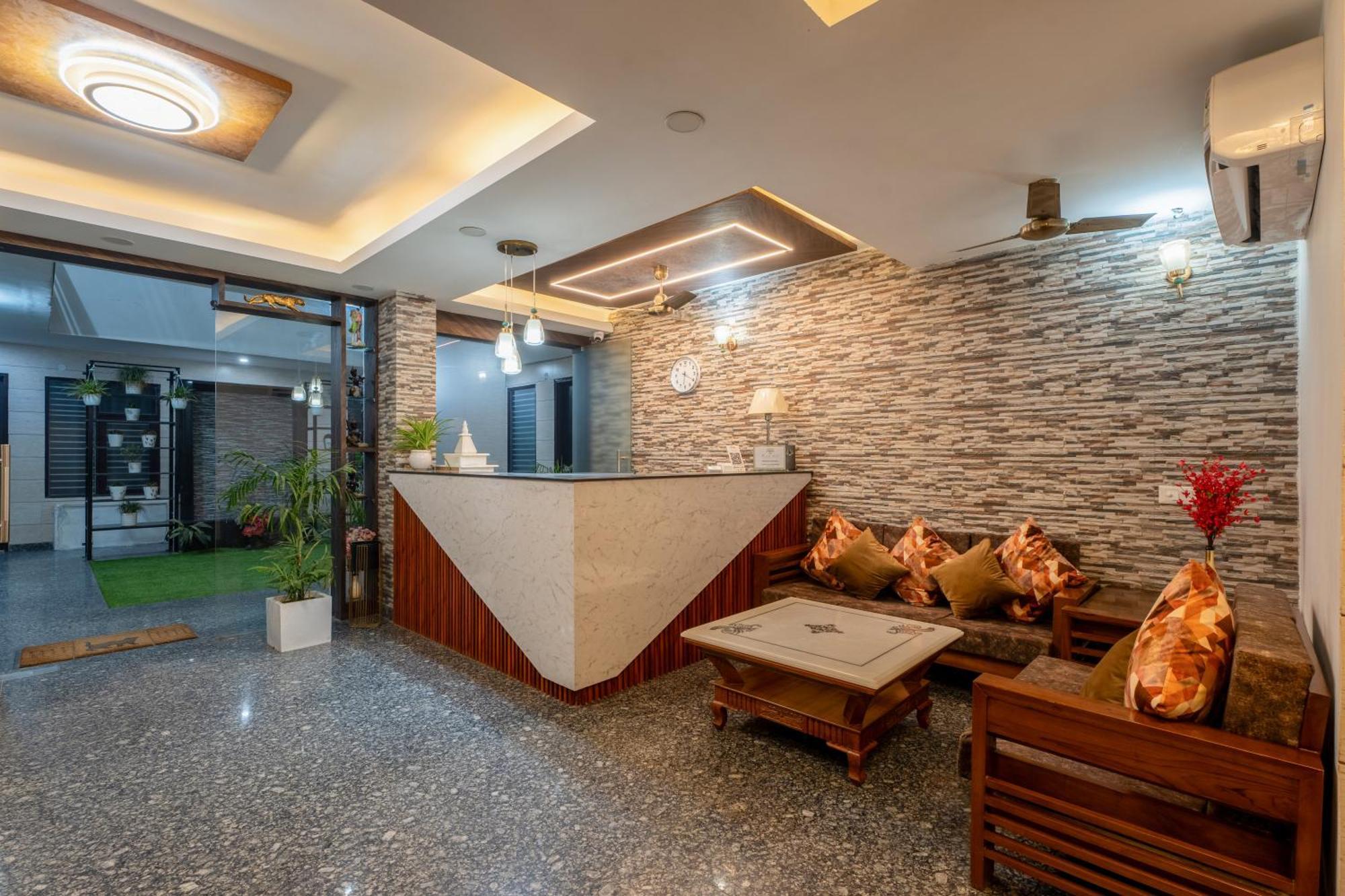 גורגאון Plum Tree Hotels מראה חיצוני תמונה