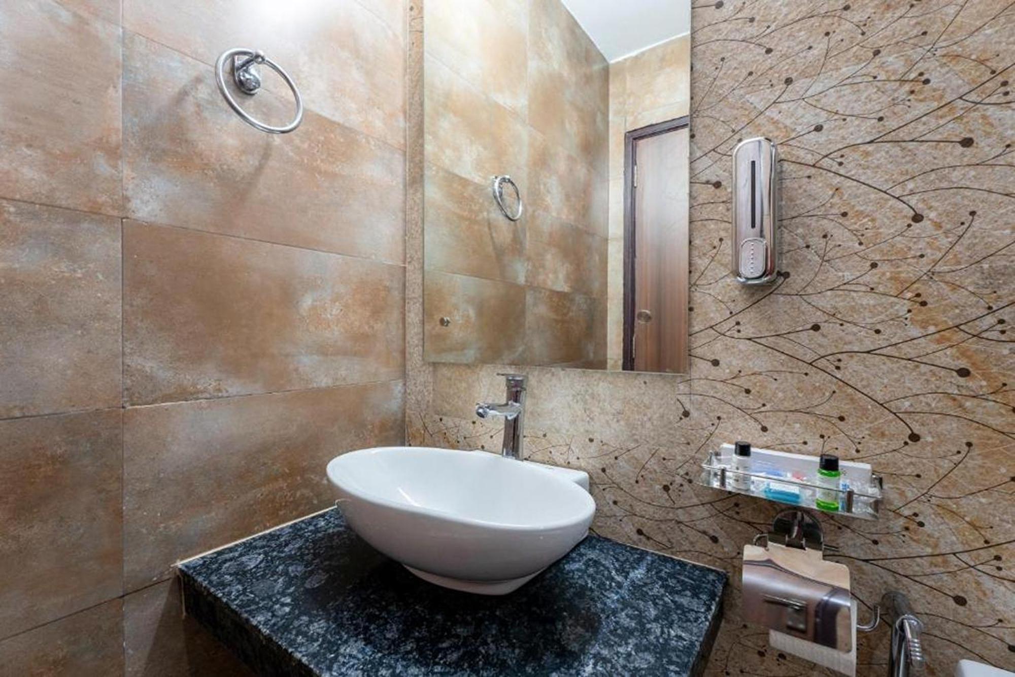 גורגאון Plum Tree Hotels מראה חיצוני תמונה